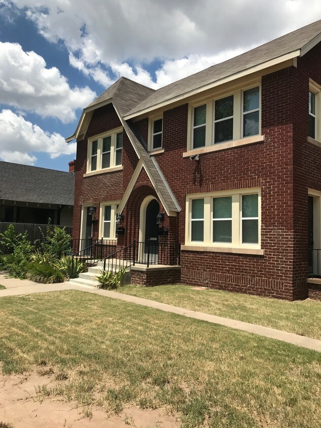 Building Photo - 3211 N Military Ave