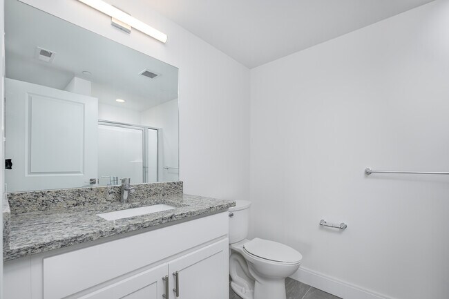Building Photo - Ezio‘s Place