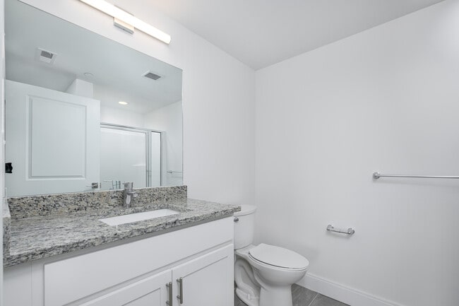 Building Photo - Ezio‘s Place