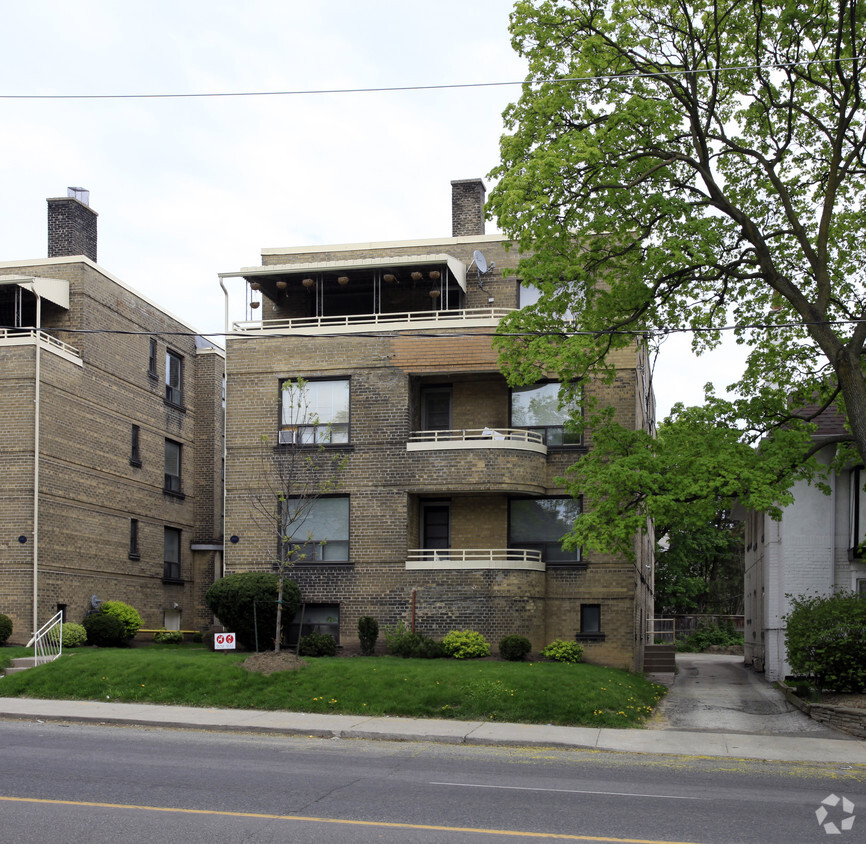 Photo du bâtiment - 893 Avenue Rd
