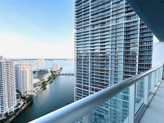 Foto del edificio - 475 Brickell Ave