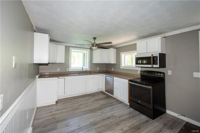 Building Photo - Van Buren RD, Single Family Home