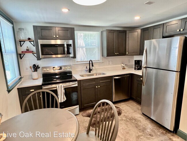 Building Photo - 1 br, 1 bath House - 2209 Arctic Avenue Apt 1