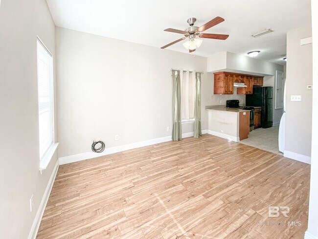 Foto del edificio - 116 S Elm St