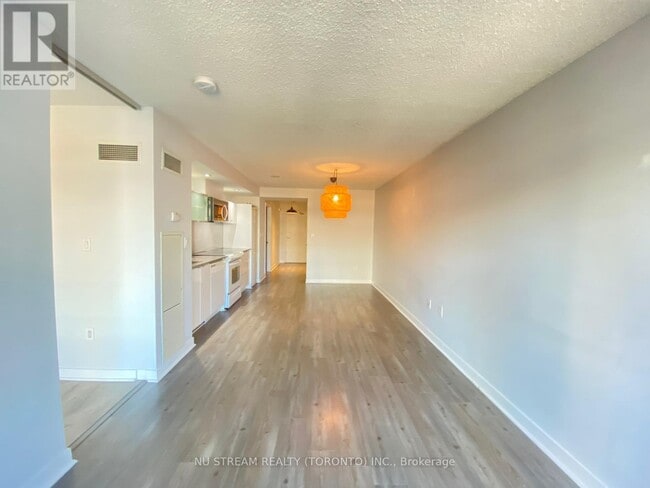 Building Photo - 4 Spadina Ave.