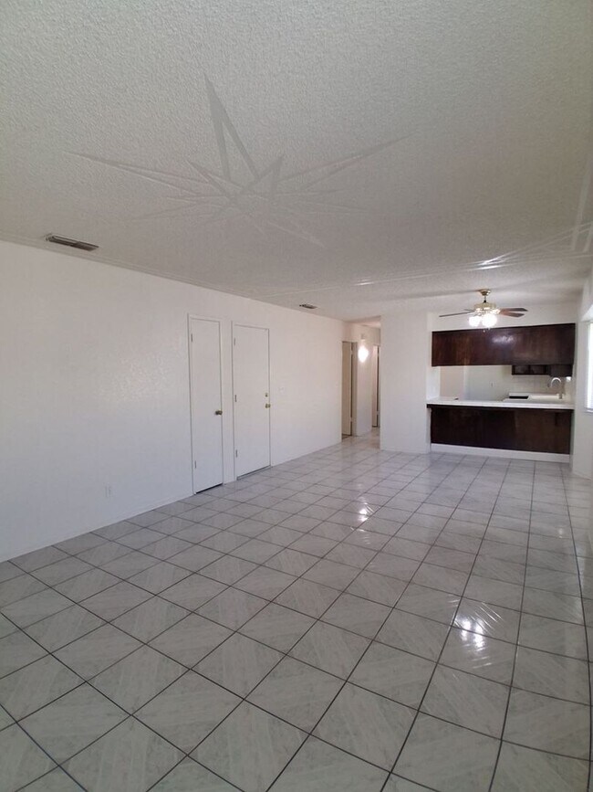 Foto del edificio - 5083 W Ashcroft Ave