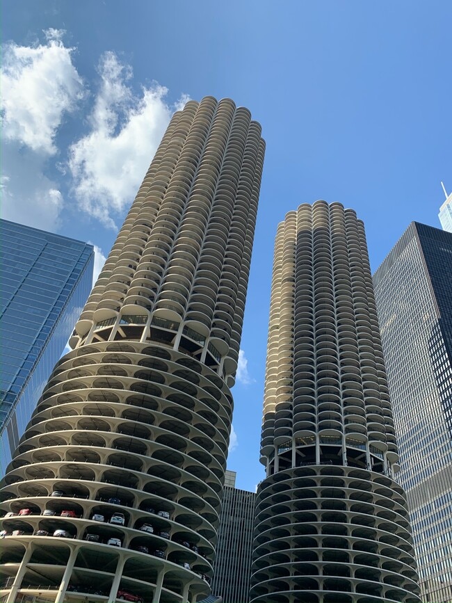 Building Photo - 300 N State St