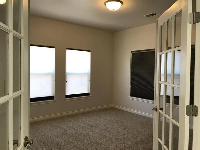 Foto del edificio - 331 Cliff View Dr