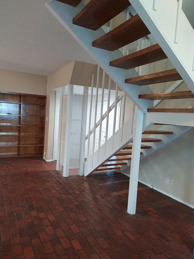 Foto del edificio - 7618 Village Trail Dr