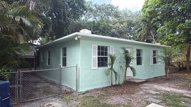 Building Photo - 475 NE 164th St