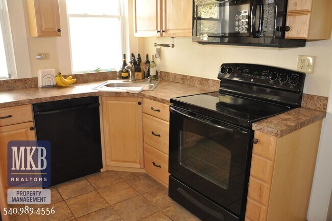 Building Photo - Grandin area 3 bedroom home