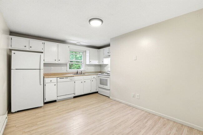 Building Photo - 851 Mammoth Rd
