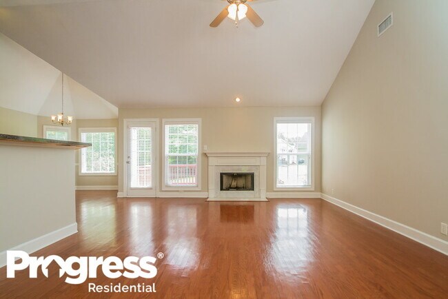 Building Photo - 1704 Bridgecrest Dr