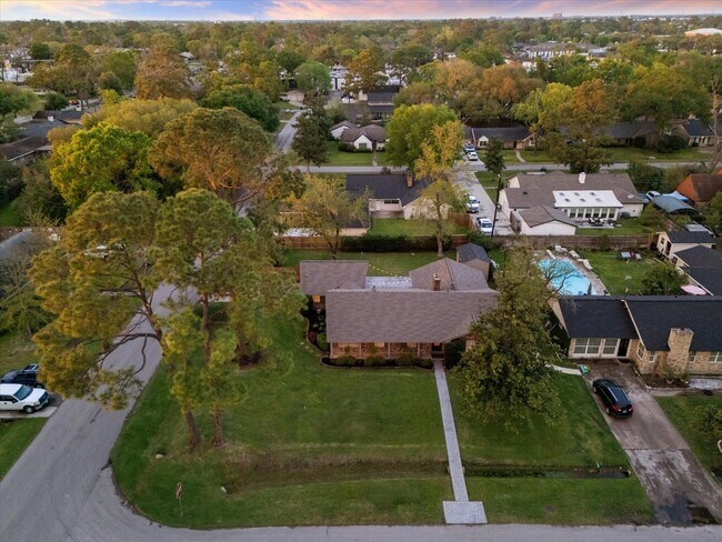Building Photo - 9222 Bronco Dr