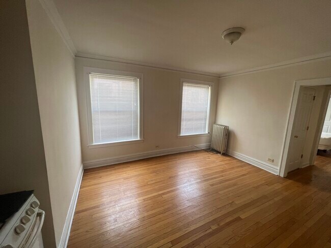 Foto del edificio - 2717 W Lawrence Ave