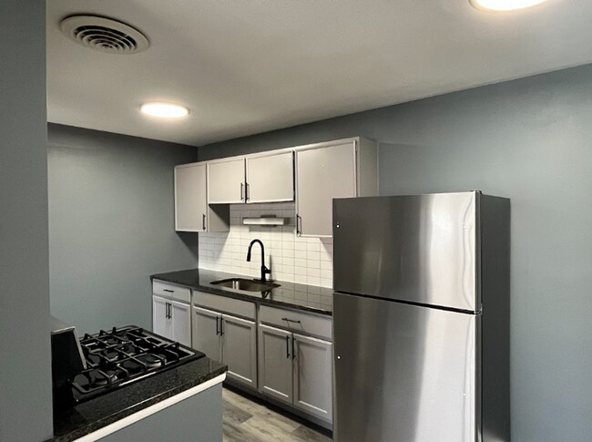 Interior Photo - 1421 44th Ave N