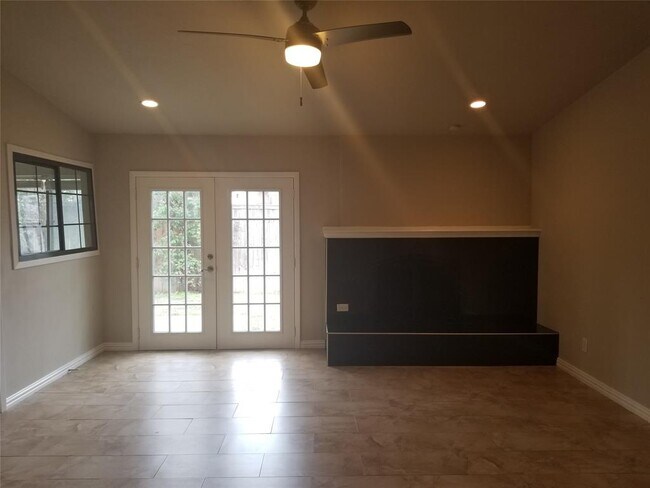 Building Photo - 3622 Chamberland Dr