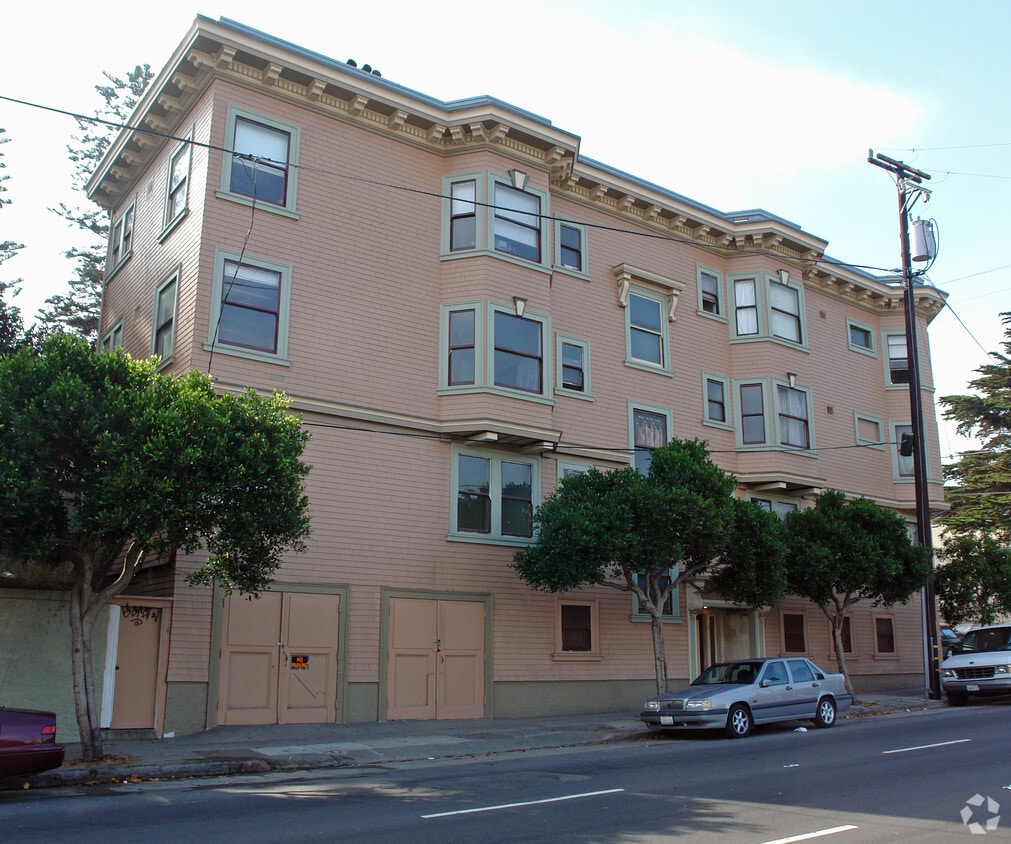 Building Photo - 1285 Oak St