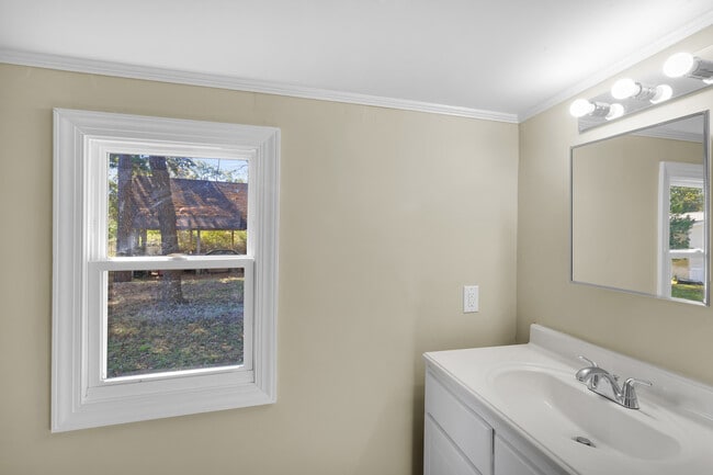 Building Photo - 1707 Asheville St