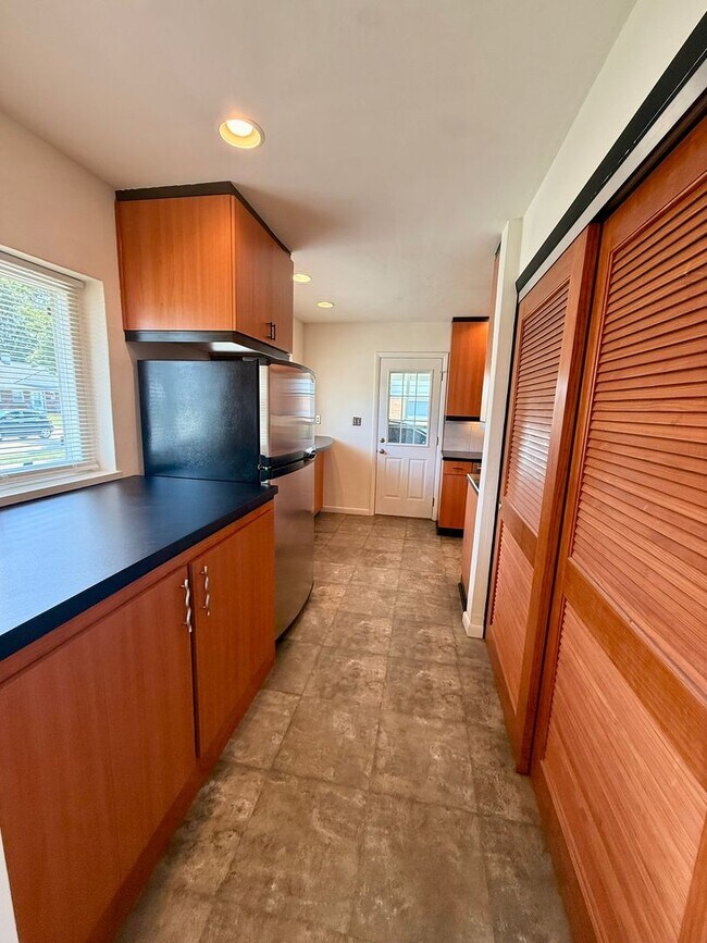 Foto del edificio - Beautifully Updated 3-Bedroom Brick Ranch in Kettering
