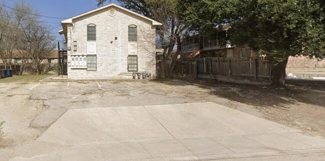 Building Photo - 2015 Anchor Dr