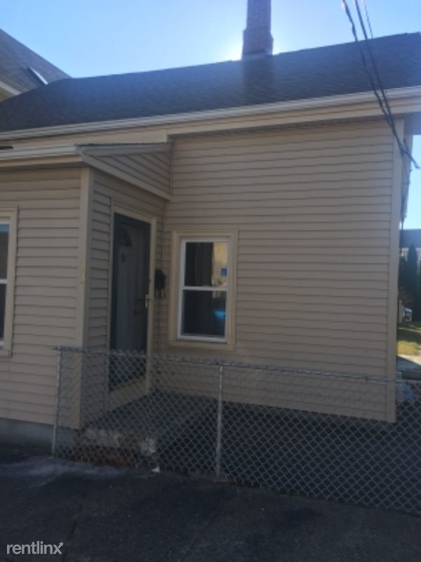 Building Photo - 4 br, 1 bath House - 33 Locust St