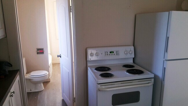 Foto del edificio - 2 Bedroom/1 Bathroom Near Hays Park