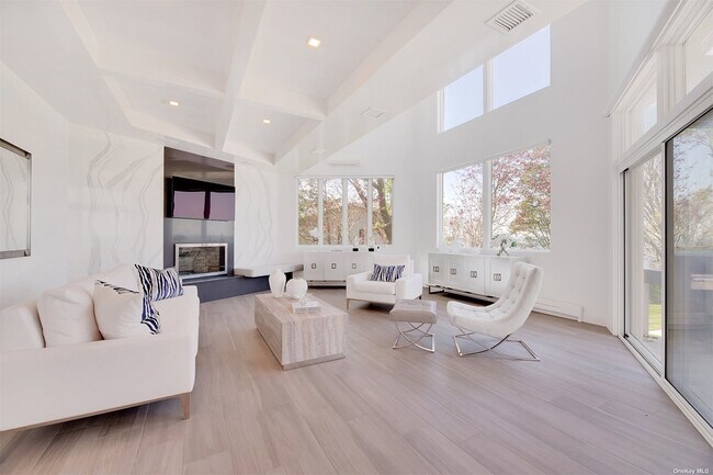 Building Photo - 2505 Soundview Ave