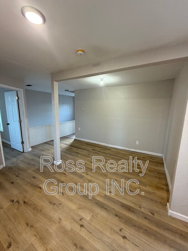 Building Photo - 1441 N Erie St