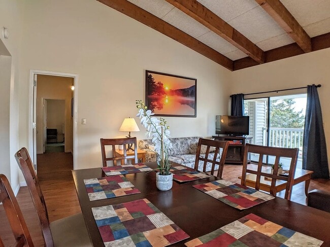 Foto del edificio - Cedar Lodge
