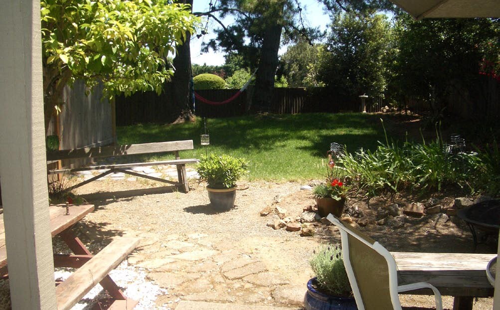 Building Photo - 10384 Alpine Dr