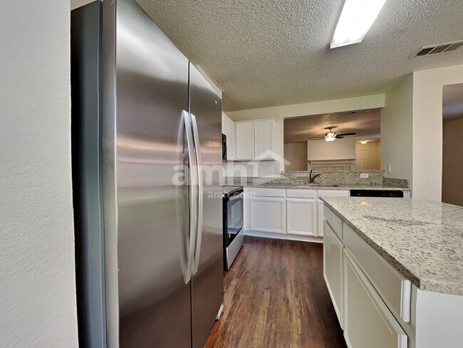 Foto del edificio - 5428 Kleberg Dr