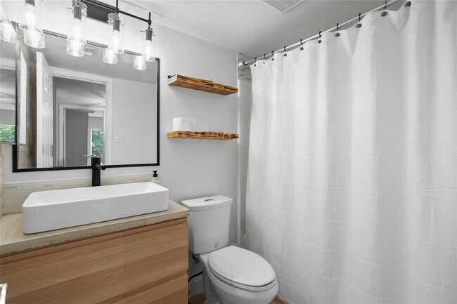 Foto del edificio - 23131 Whittaker Way