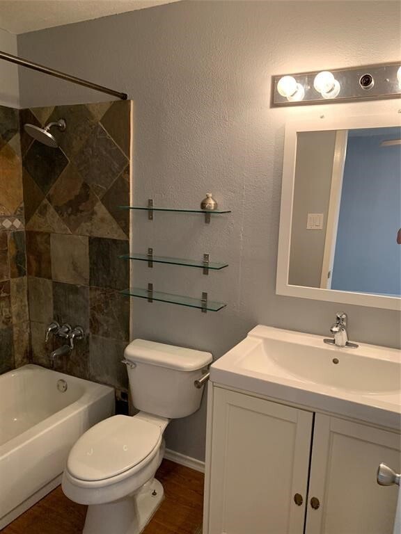 Building Photo - 10855 Meadowglen Ln
