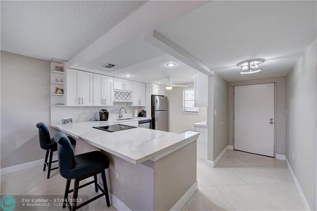 Building Photo - 4629 Poinciana St