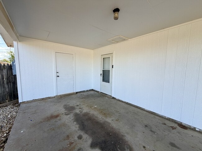 Building Photo - 4213 Dixon St