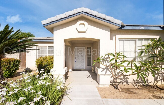 Foto del edificio - 3 Bedroom, 2 Bath Home with Office and Sol...