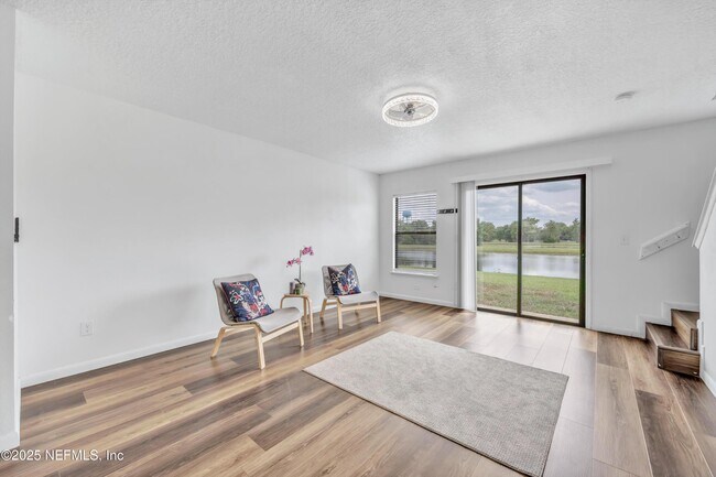 Foto del edificio - 427 Cabernet Pl