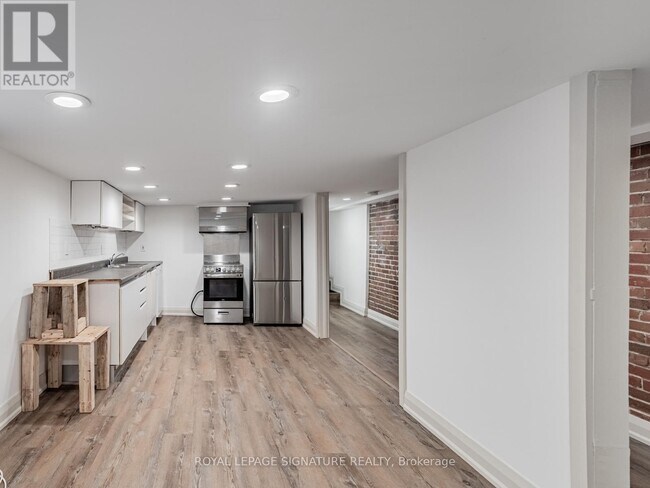 Building Photo - 49 Stanhope Ave