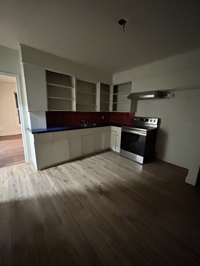 Photo du bâtiment - 9837-9868 68 Ave NW