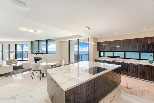 Foto del edificio - 18555 Collins Ave
