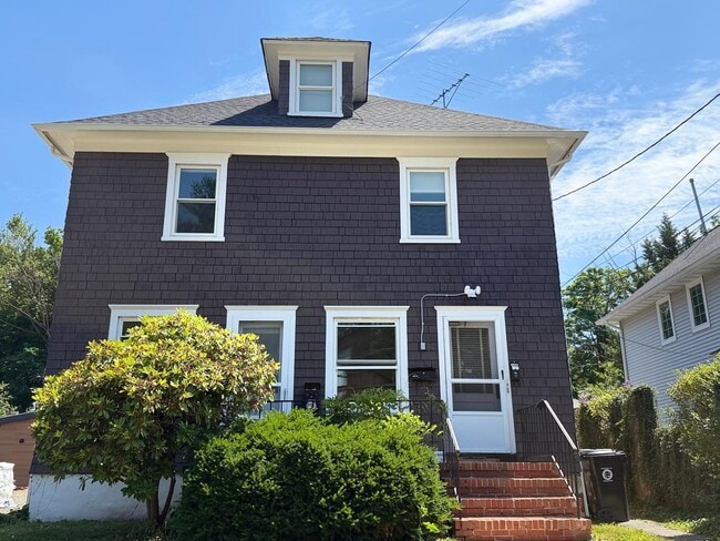 Building Photo - 35 Linden Ln