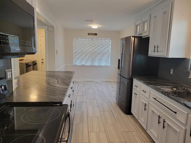 Foto del edificio - 2722 Ridgeland Ave