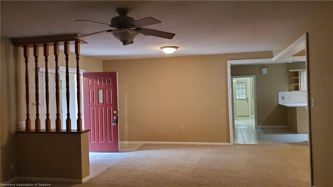 Building Photo - 2851 Lakeview Dr