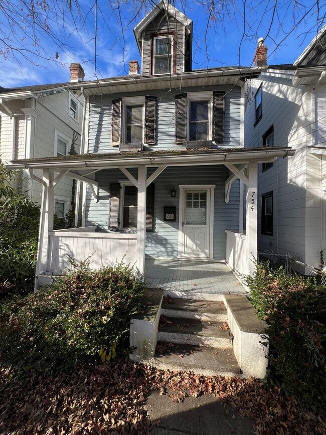 Foto del edificio - Spacious 3 Bedroom 1.5 Bath in Haverford T...
