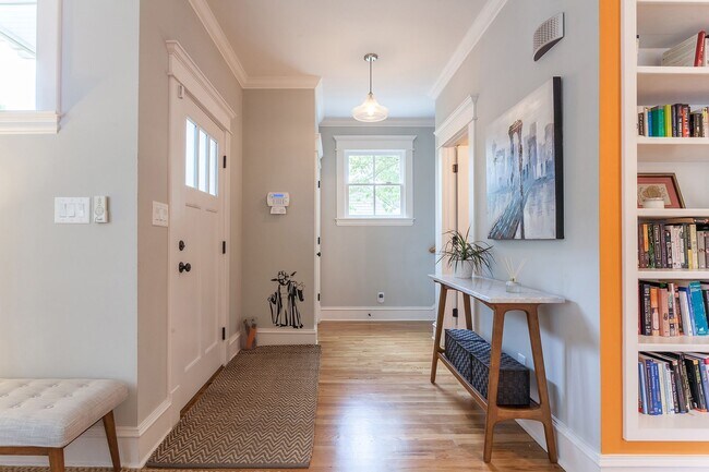 Building Photo - Available July 16, 2024! Gorgeous 3bd/2.5b...