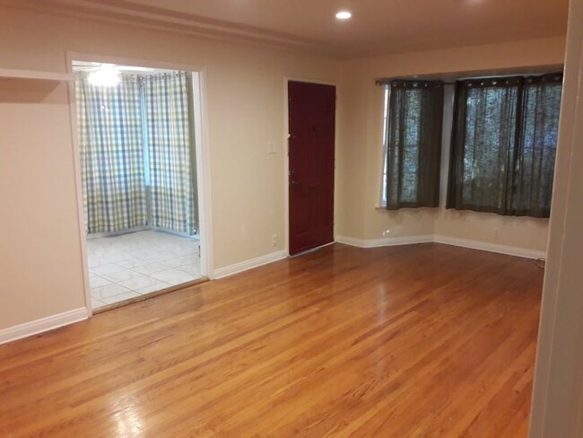 Living Room leading into thr Kitchen area - 12143 Moorpark St