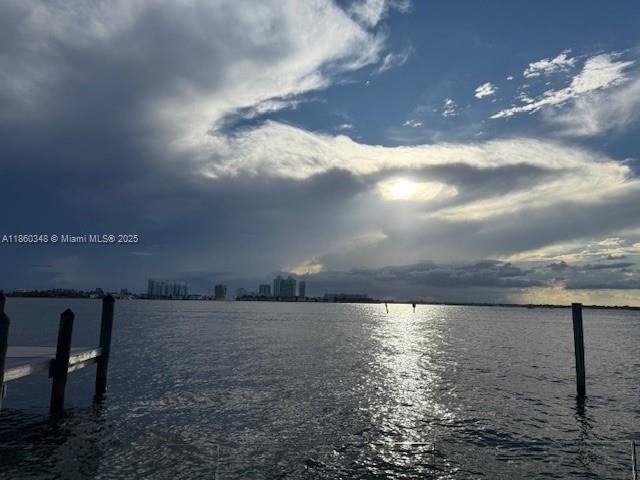 Primary Photo - 1101 S Shore Dr