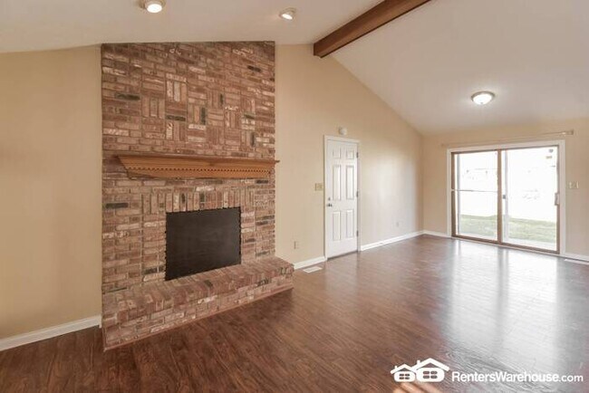 Foto del edificio - PRICE DROP! Beautifully Updated 3BR/2.5 BA...