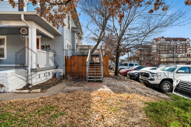 Building Photo - 3321 E Victor St